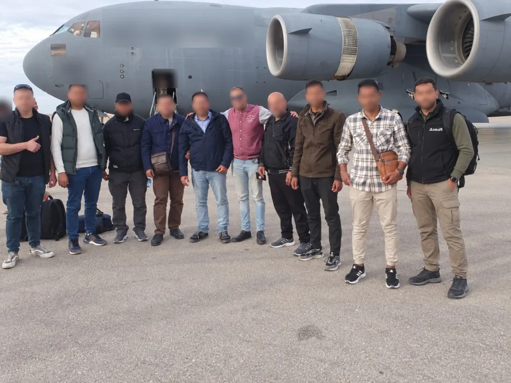 Group of news professionals with an AxsuR coordinator